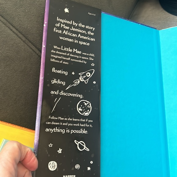 Mae Among the Stars by Rosa Ahmed - Picture 3 of 4